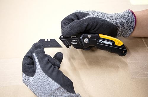 Komelon Folding Utility Knife, Includes 4 Blades