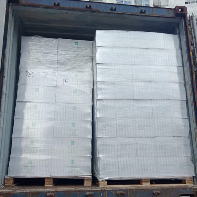 18" Stretch Film/Wrap 1500 feet 80 Gauge Industrial, Clear Packing Moving Packaging Heavy Duty Shrink Film Box of 4 (4 Rolls)- Wrap Holder Included - size: 4 Rolls